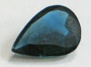 Saphir im Tropfenschliff, blau, Gewicht: 1.1 ct.