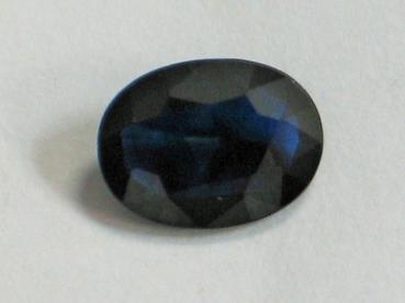 Saphir im Ovalschliff, blau, Gewicht: 1.1 ct.