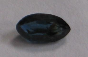 Saphir im Navetteschliff, blau, Gewicht: 0.21 ct.