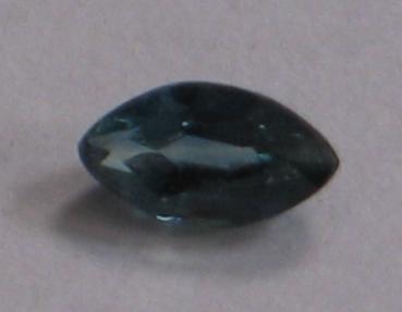 Saphir im Navetteschliff, blau, Gewicht: 0.21 ct.