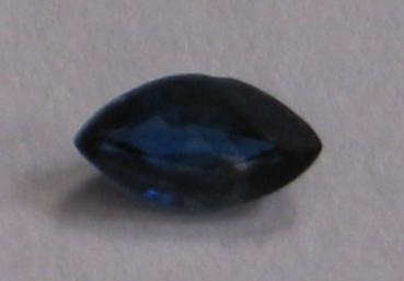 Saphir im Navetteschliff, blau, Gewicht: 0.1 ct.