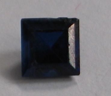 Saphir im Carréschliff, blau, Gewicht: 0.53 ct.
