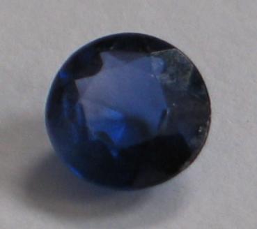 Saphir im Rundschliff, blau, Gewicht: 0.73 ct.