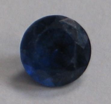 Saphir im Rundschliff, blau, Gewicht: 0.35 ct.