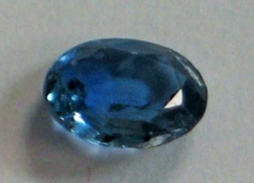 Saphir im Ovalschliff, blau, Gewicht: 0.57 ct.