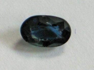 Saphir im Ovalschliff, blau, Gewicht: 0.68 ct.