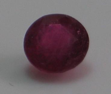 Rubin, Pink, Rundschliff, Maße: 5,73-5,78 x 3,70 mm, Gewicht: 1.0 ct.