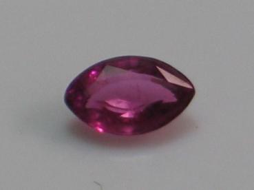 Rubin, Pink, Navetteschliff, Maße: 6,57 x 4,23 x 2,32mm, Gewicht: 0.52 ct.