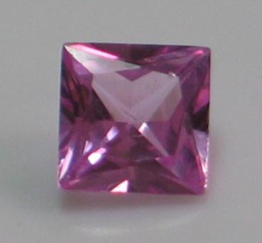 Rubin, Pink hell, Carréschliff, Maße: 5,98 x 6,02 x 3,74mm, Gewicht: 1.29 ct.
