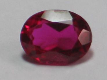 Rubin, Rot, Ovalschliff, Maße: 9,05 x 7,05 x 3,86mm, Gewicht: 2.0 ct.