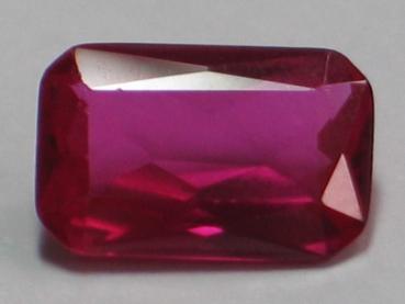 Rubin, Rot, Rechteckschliff, Maße: 12,52 x 8,08 x 4,03mm, Gewicht: 4.3 ct.