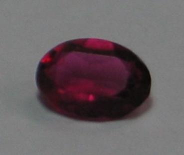 Zirkonia, rot, Ovalschliff, Maße: 5,03 x 3,55 x 2,18mm, Gewicht: 0.23 ct.