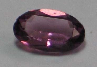 Zirkonia, lila, Ovalschliff, Maße: 7,81 x 4,83 x 3,04m, Gewicht: 0.76 ct.