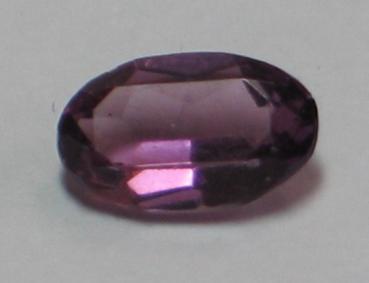 Zirkonia, lila, Ovalschliff, Maße: 7,90 x 4,91 x 3,05mm, Gewicht: 0.73 ct.