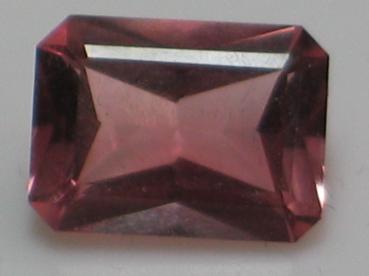 Turmalin, pink, Rechteckschliff, Maße: 8,67 x 6,40 x 4,01 mm, Gewicht: 1.8 ct.