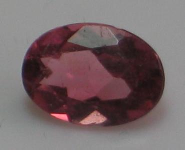 Turmalin, pink, Ovalschliff, Maße: 6,90 x 4,96 x 2,90 mm, Gewicht: 0.69 ct.