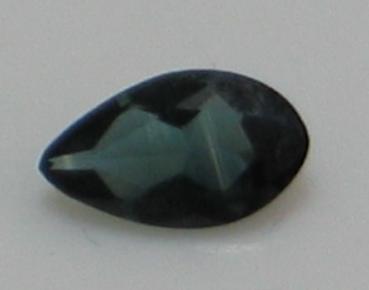 Saphir, blaugrün, Tropfenschliff, Maße: 4,85 x 2,91 x 1,64mm, Gewicht: 0.18 ct.