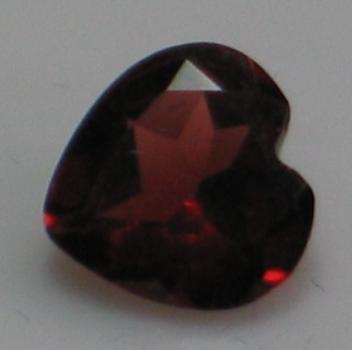 Pyrop-Granat, dunkelrot, Ovalschliff, Maße: 5,76 x 5,84 x 2,71mm, Gewicht: 0.67 ct.