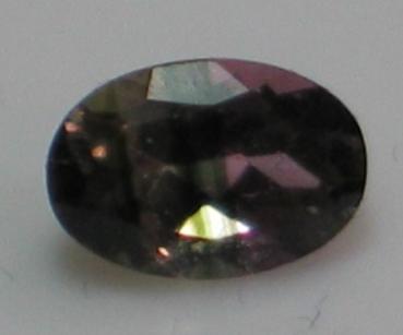 Turmalin, zweifarbig, Ovalschliff, Maße: 6,13 x 4,25 x 3,09mm, Gewicht: 0.5 ct.