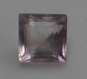 Turmalin, zweifarbig, Carréschliff, Maße: 4,02 x 4,04 x 2,87mm, Gewicht: 0.31 ct.