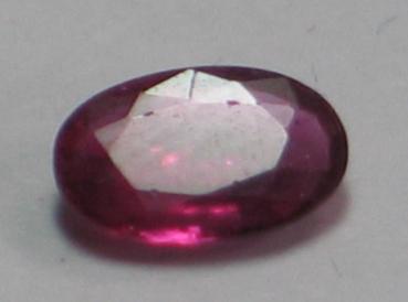 Rubin, Pink, Ovalschliff, Maße: 6,27 x 3,98 x 1,87 mm, Gewicht: 0.47 ct.