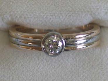 Traumhaft schöner Ring aus 750er Gelb und Weißgold mit Brillant 0.25 ct, Größe 57, Gewicht 6,2g