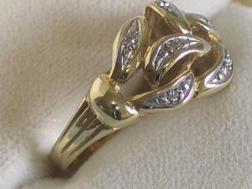 Damenring aus 585er Gold mit 8 kleinen Diamanten 0.08 ct., Größe 51, Gewicht: 4,7g