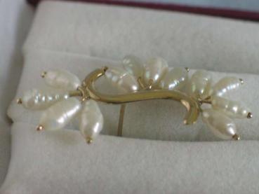 Hübsche Ohrstecker aus 585er Gold mit je 12 Naturperlen Gewicht: 5,5g