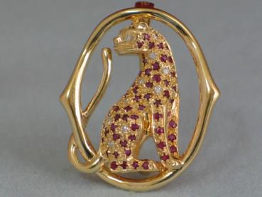 Juweliersarbeit: Moderne Brosche "Jaguar" aus 750er Gold mit Diamanten und Rubinen