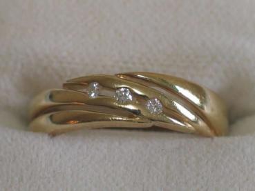 Diamantring aus 585er Gold mit 3 Diamanten, Größe 53, Gewicht: 2,7g