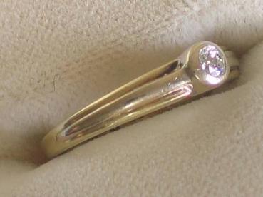 Preview: Brillantsolitär (0.11 ct.) aus 585er Gelbgold Diamant im Brillantschliff, Größe 52, Gewicht: 2,4g