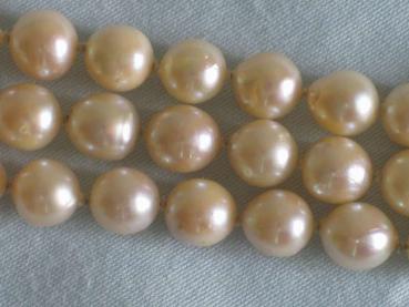 Perlenarmband 3- Reihig, 585er Weißgold/ Saphirschließe, Länge 18 cm, Gewicht: 43,3g