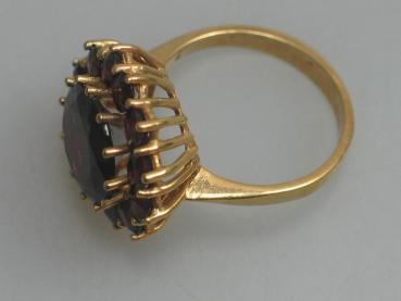 Preview: Ring aus 333er Gold mit Granat Schmucksteinen, Größe 50, Gewicht: 4,2g
