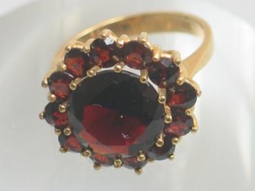 Ring aus 333er Gold mit Granat Schmucksteinen, Größe 50, Gewicht: 4,2g