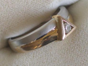 Preview: Ring aus 333er Weiss/ Gelbgold mit einem Zirkonia, Größe 53, Gewicht: 3,4g