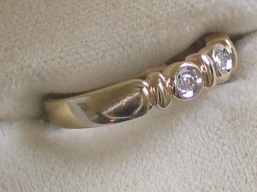 Preview: Diamantring mit drei Diamanten 0.15 ct. aus 585er Gelbgold, Größe 55, Gewicht: 3,6g