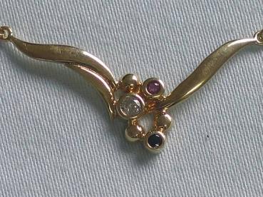 Hübsches Collier mit Rubin, Saphir, Zirkonia aus 585er Gold Gewicht: 4,0g