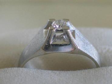 Brillantsolitär (0.18 ct.) aus 585er Weissgold, Größe 56, Gewicht: 3,8g