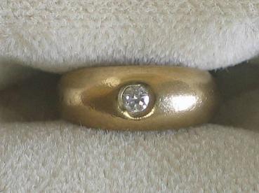 Taufring aus 333er Gelbgold mit Zirkonia, Ringinnendurchmesser 9,0 mm, Gewicht: 0,9 Gramm