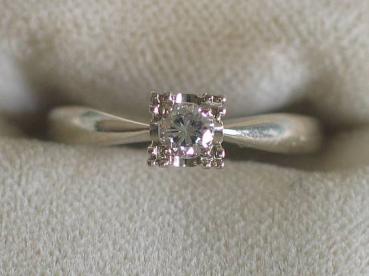 Solitär Brillantring mit 0.10 ct. aus 585er Weissgold, Größe 51, Gewicht: 2,2g