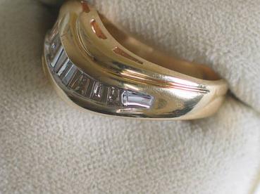 Diamantring mit Diamanten im Baguetteschliff 0.20 ct aus 585er Gelbgold, Größe 53, Gewicht: 7,9g