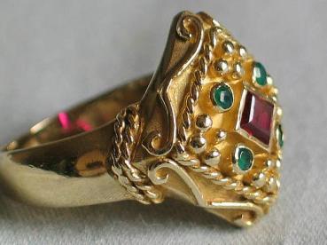 Rubin- Smaragdring, mattierte Front, 585er Gold, Größe 53, Gewicht: 5,4g