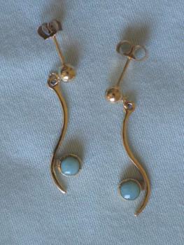 Ohrstecker aus 585er Gold mit hellblauem Schmuckstein, Gewicht: 1,6g