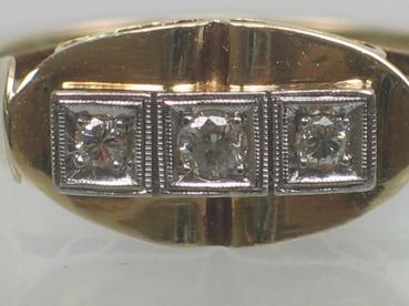 Diamantring aus 585er Gelbgold mit drei Diamanten 0.15 ct., Größe 56, Gewicht: 3,4g