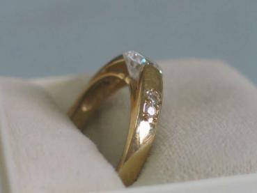 Ring aus 585er Gelbgold mit großem Zirkonia, Größe 59, Gewicht: 2,8g
