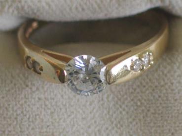 Ring aus 585er Gelbgold mit großem Zirkonia, Größe 59, Gewicht: 2,8g