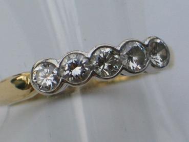Eleganter Diamantring mit 5 Diamanten und 0.65 ct. aus 585er Gelbgold, Größe 59, Gewicht: 4,0g