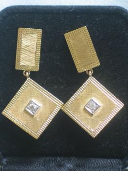 Extravagante Ohrstecker aus 750er Gold mit Diamanten 2x 0.10 ct. Gewicht: 17,4g