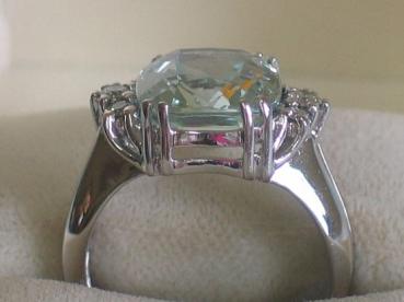 Preview: Edler Aquamarinring 7.5 ct. mit Diamantbesatz 0.12 ct. aus 750er Weißgold, Größe 57, Gewicht: 7,1g