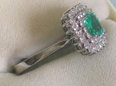 Preview: Eleganter Smaragd-/ Diamantring 0.50 ct. aus 750er Weißgold, Größe 55, Gewicht: 4,9g